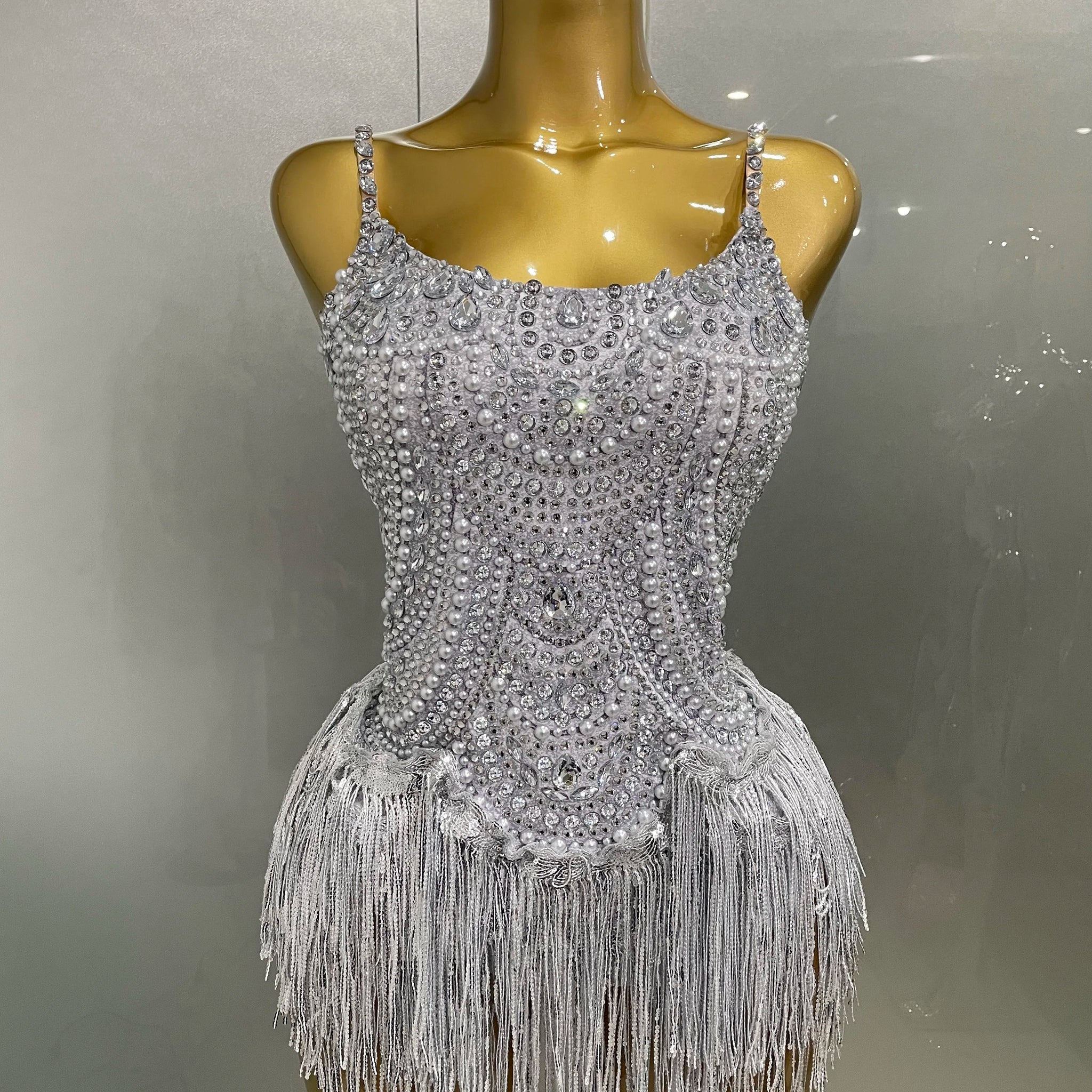 Body scintillant argenté avec strass et perles et pompons pour femme, tenue sexy pour soirée, anniversaire, discothèque, spectacle sur scène