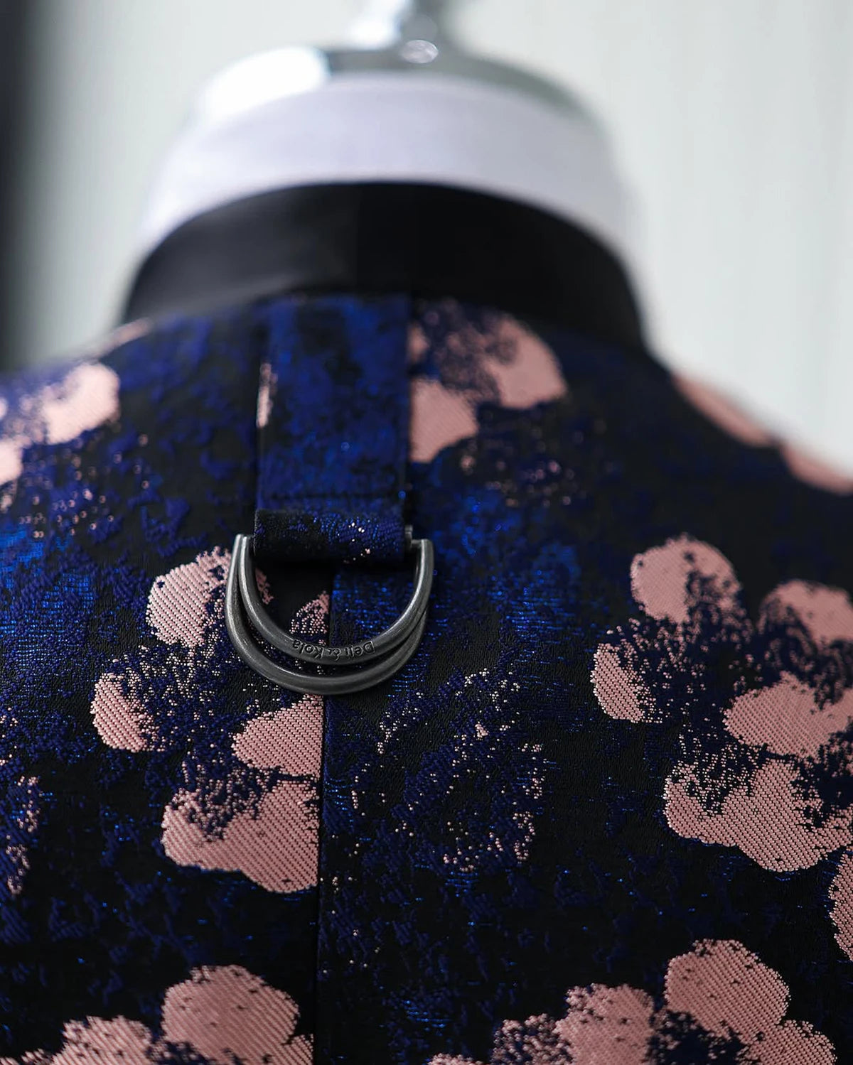 Stylish Men Suits Tailor-Made 2 Pieces Standard Lapel Jacket Flowers Blazer One Button Groom Customized Coat Black Pants