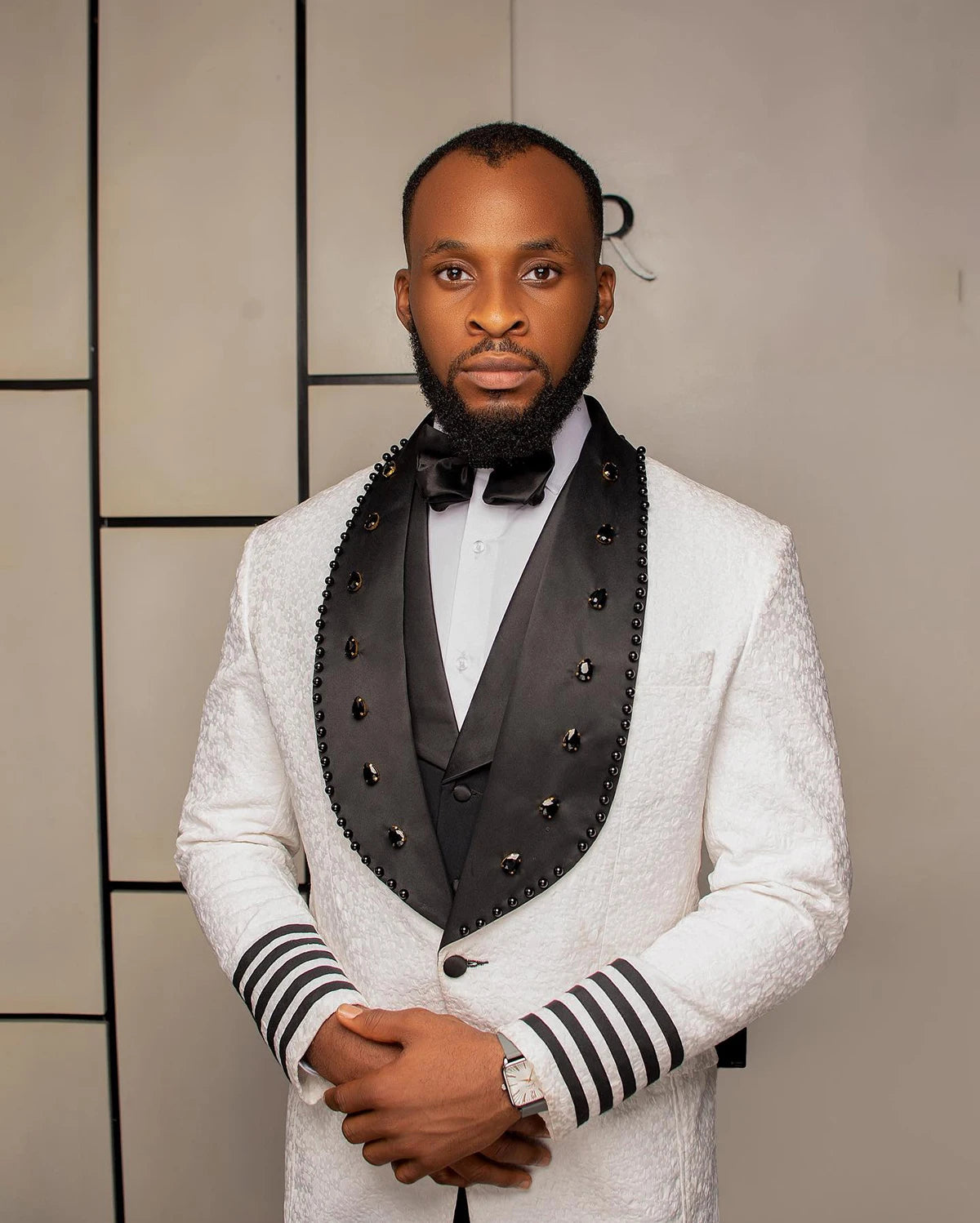 Men Wedding White Tuxedos Beads Shawl Lapel Floral Pattern3 Pieces Jacket Vest Pants Party Wear