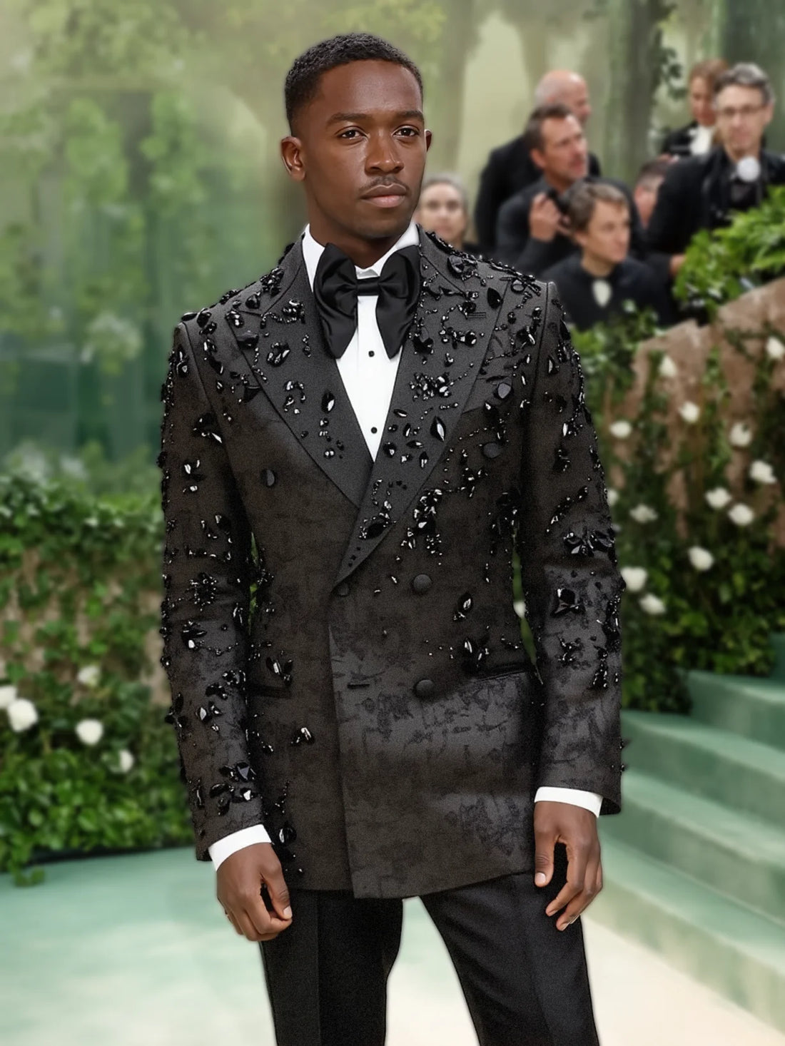 Handsome Jacquard Wedding Tuxedos 2 Piece Jacket Pant Crystal Men Suit Luxurious Peaked Lapel Party Wear Suits Customized