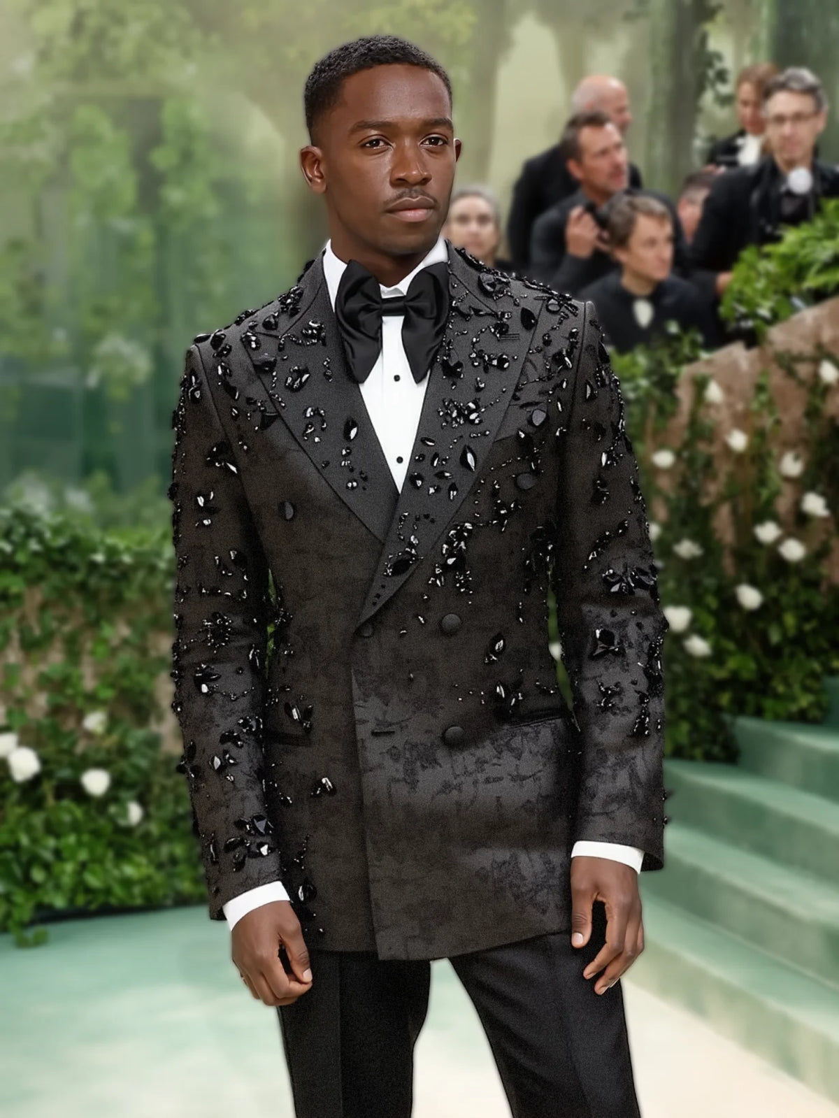 Handsome Jacquard Wedding Tuxedos 2 Piece Jacket Pant Crystal Men Suit Luxurious Peaked Lapel Party Wear Suits Customized