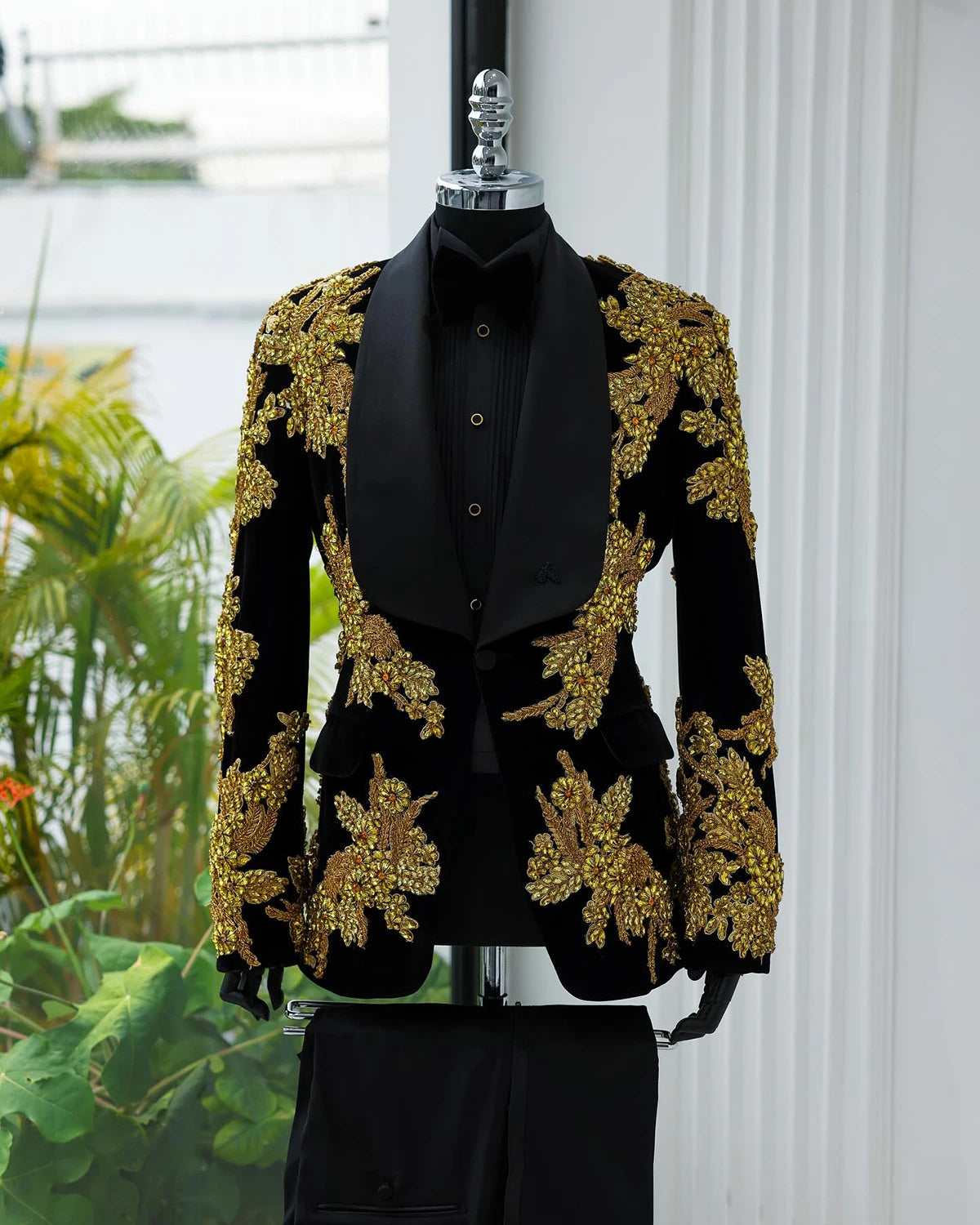 Luxury Men Suits Shawl Lapel Rhinestone Beaded Blazer 2 Pieces Set Celebrity Tuxedo Groom Coat Customized Jacket Black Pants
