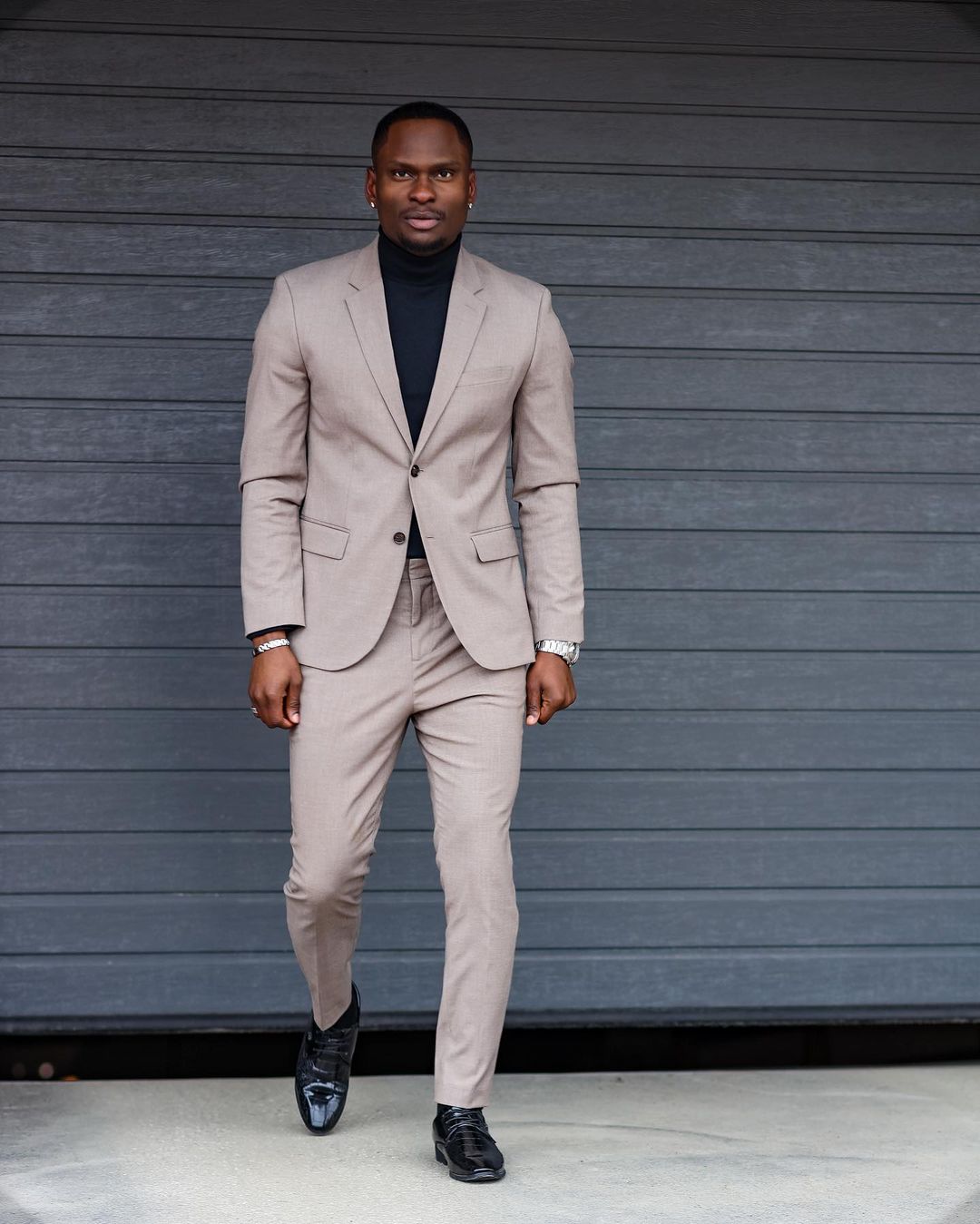 Traje sencillo para hombre, de un solo pecho, a medida, de dos piezas, chaqueta, pantalones, diseño de novio, traje formal para ocasiones especiales. 