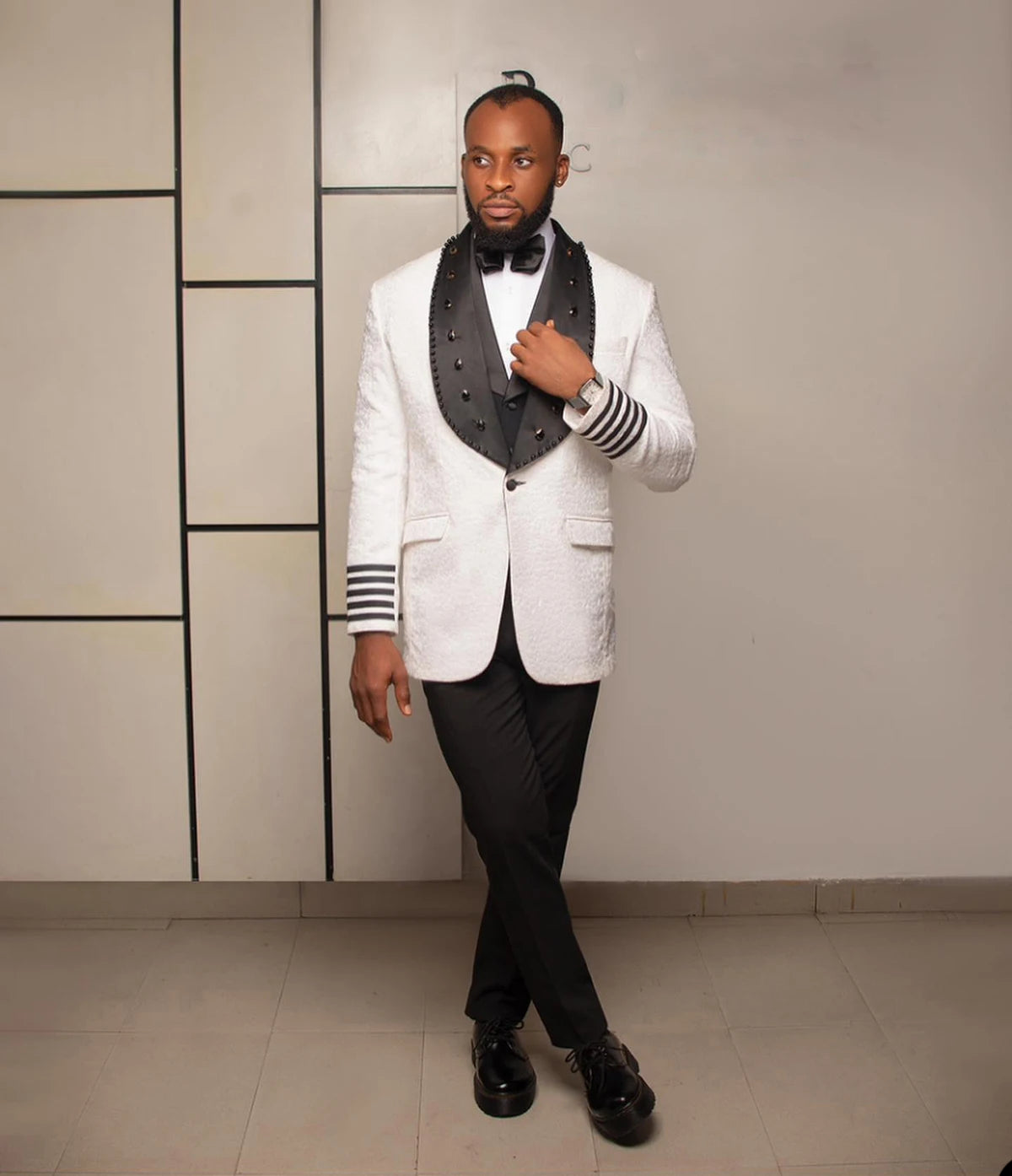 Men Wedding White Tuxedos Beads Shawl Lapel Floral Pattern3 Pieces Jacket Vest Pants Party Wear