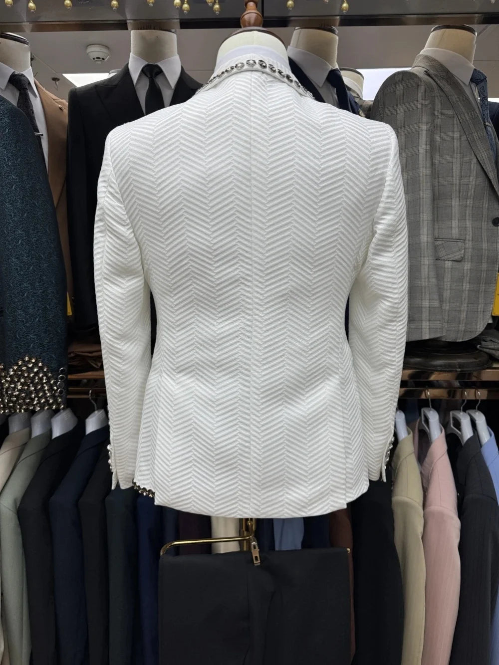 Handsome Men Suits Tailor-Made 3 Pieces Beaded Shawl Lapel Herringbone Jacket Blazer One Button Groom Customized Coat Vest Pants