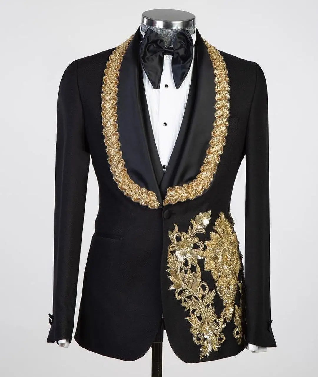 Blazer élégant en satin noir pour homme avec broderies dorées et détails perlés - Costume de mariage luxueux pour mariés et événements formels - Options de taille plus sur mesure disponibles