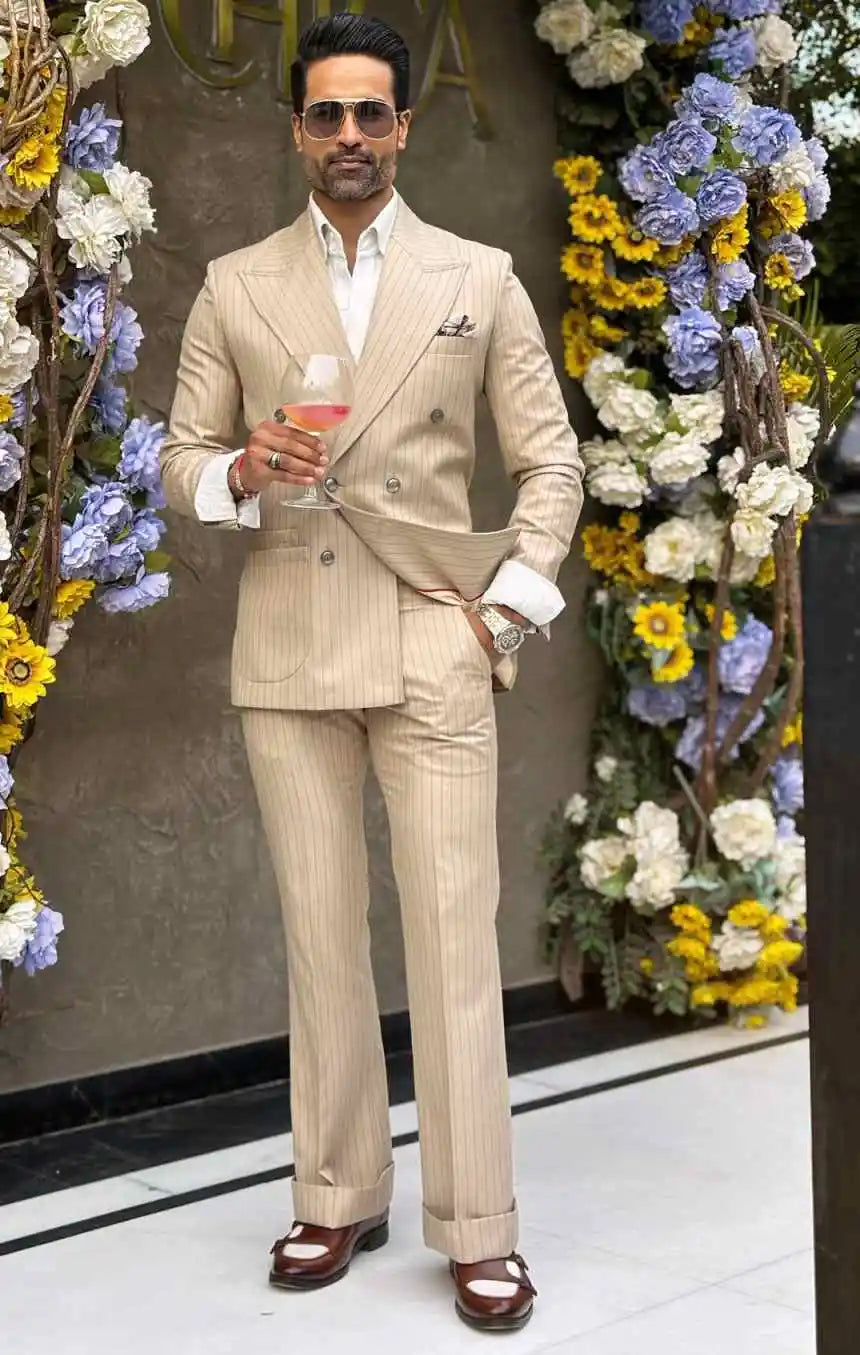 Classic Pinstriped Men Wedding Suits Peaked Lapel Tuxedos Double Breasted Groom Wear 2 Pcs Jacket Pants Evening Party Customized