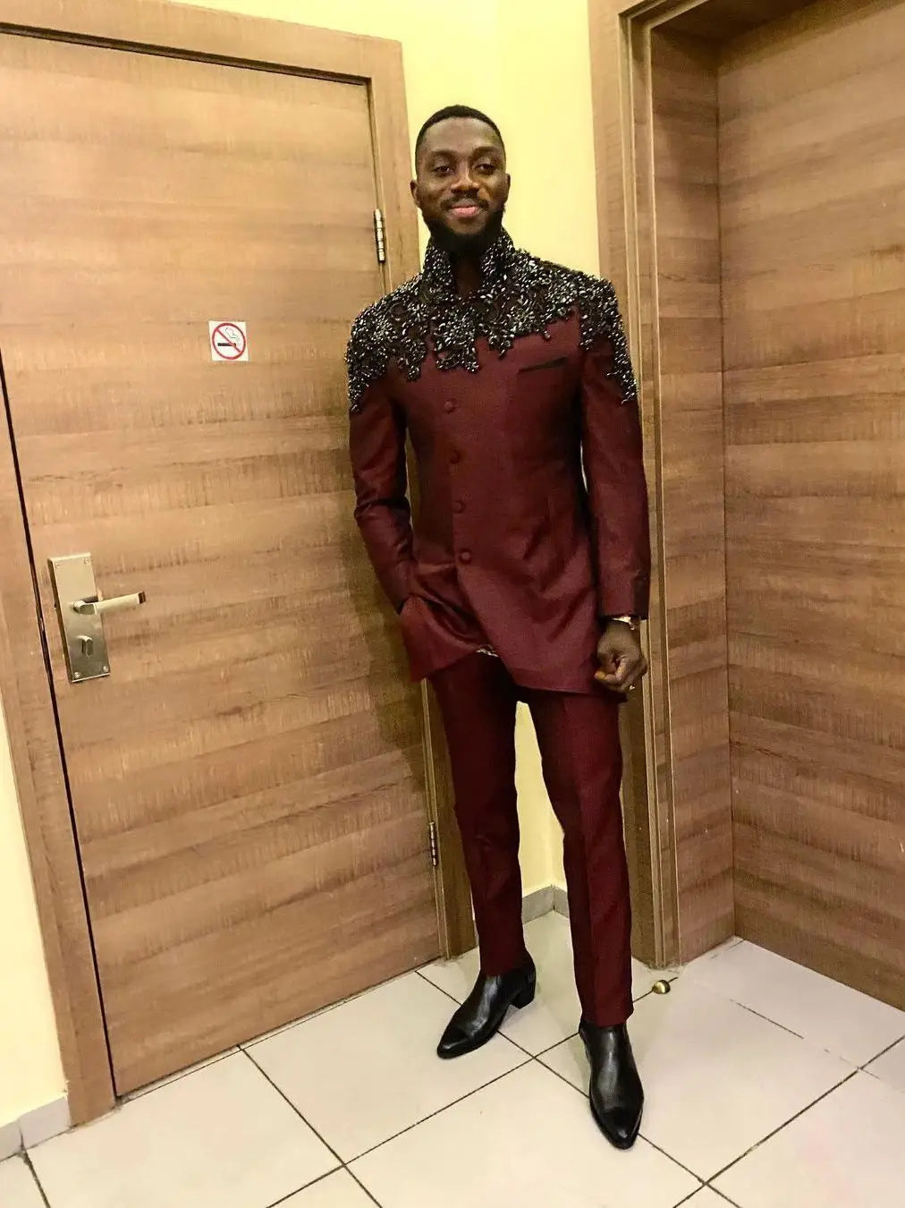 Trajes elegantes para hombre para boda, chaqueta de cuentas negras con pantalones, 2 piezas, esmoquin formal para novio, vestido a medida. 