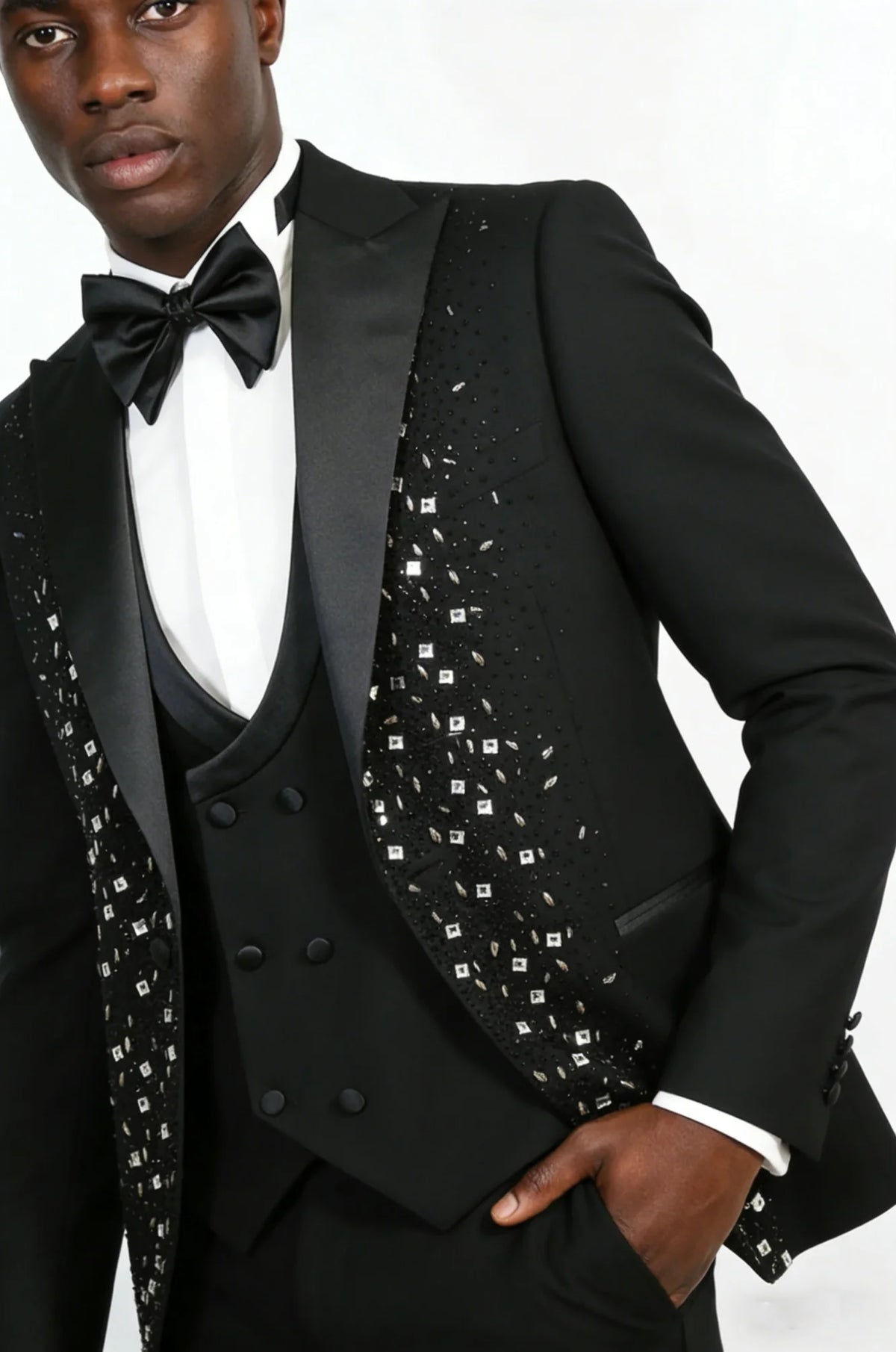 Luxury Wedding Tuxedos Beaded 3 Pcs Jacket Vest Pants Groom Suit Single Breasted Peaked Lapel Evening  Party Outfits Customized
