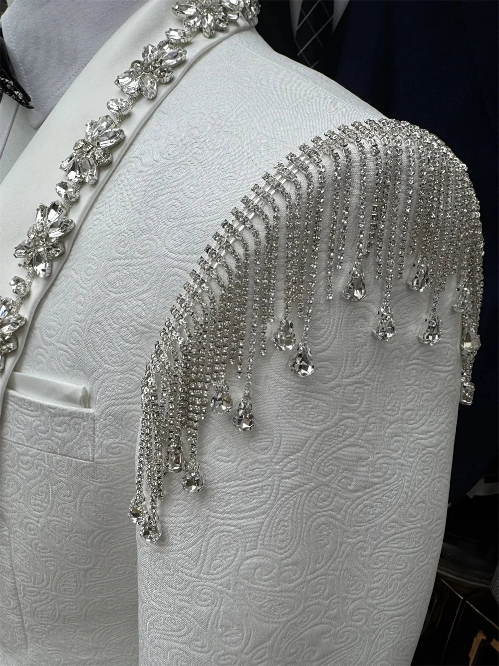 Luxury Crystal Men Suits Tailor-Made 2 Pieces Set Shawl Lapel Jacquard Jacket Tassel Blazer One-Button Customized Coat Pants