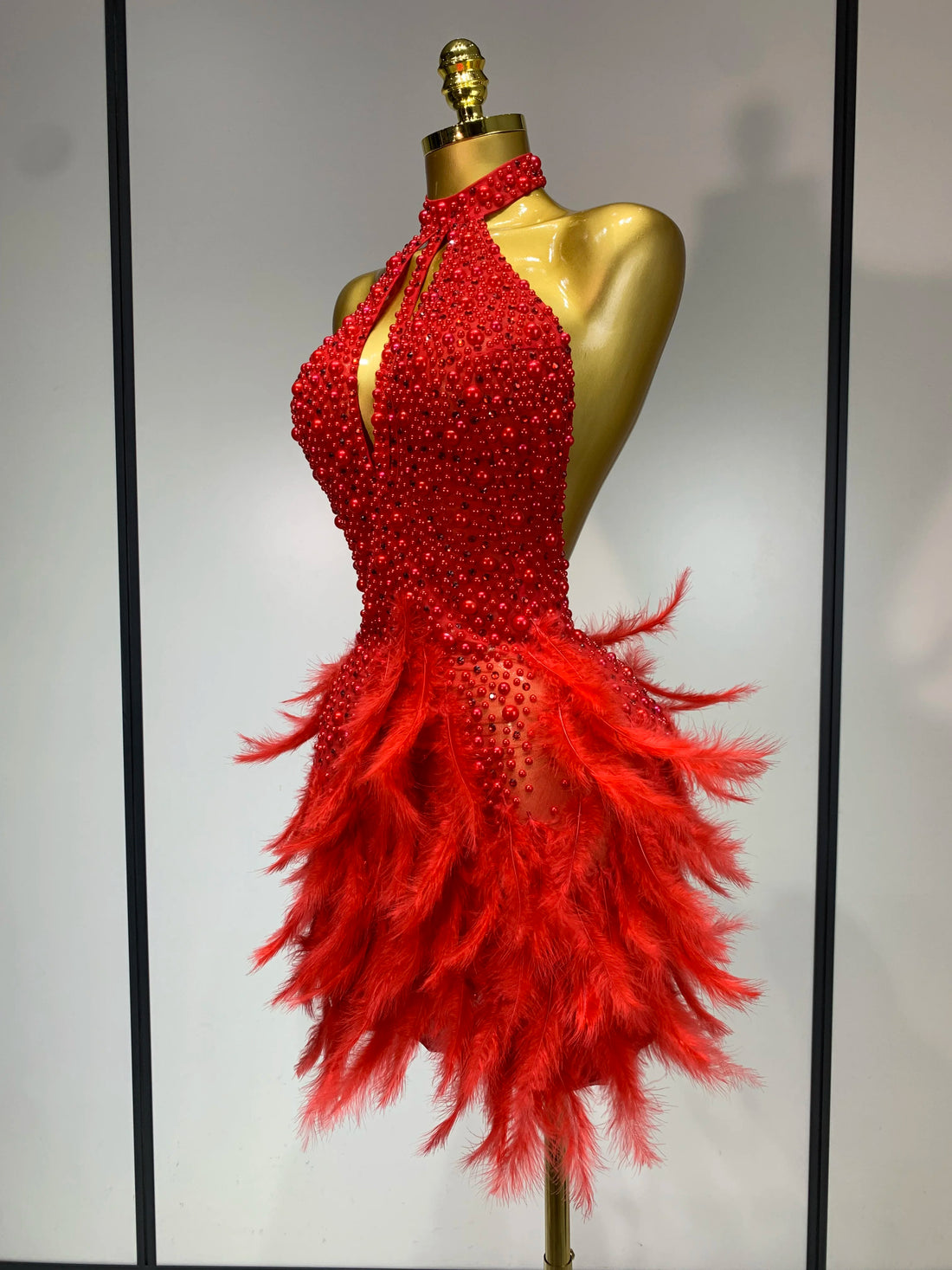 Luxury Rhinestones Pearls Halter Backless Short Feathers Dress Women Sexy Celebrate Birthday Dress Performance Dance Costume