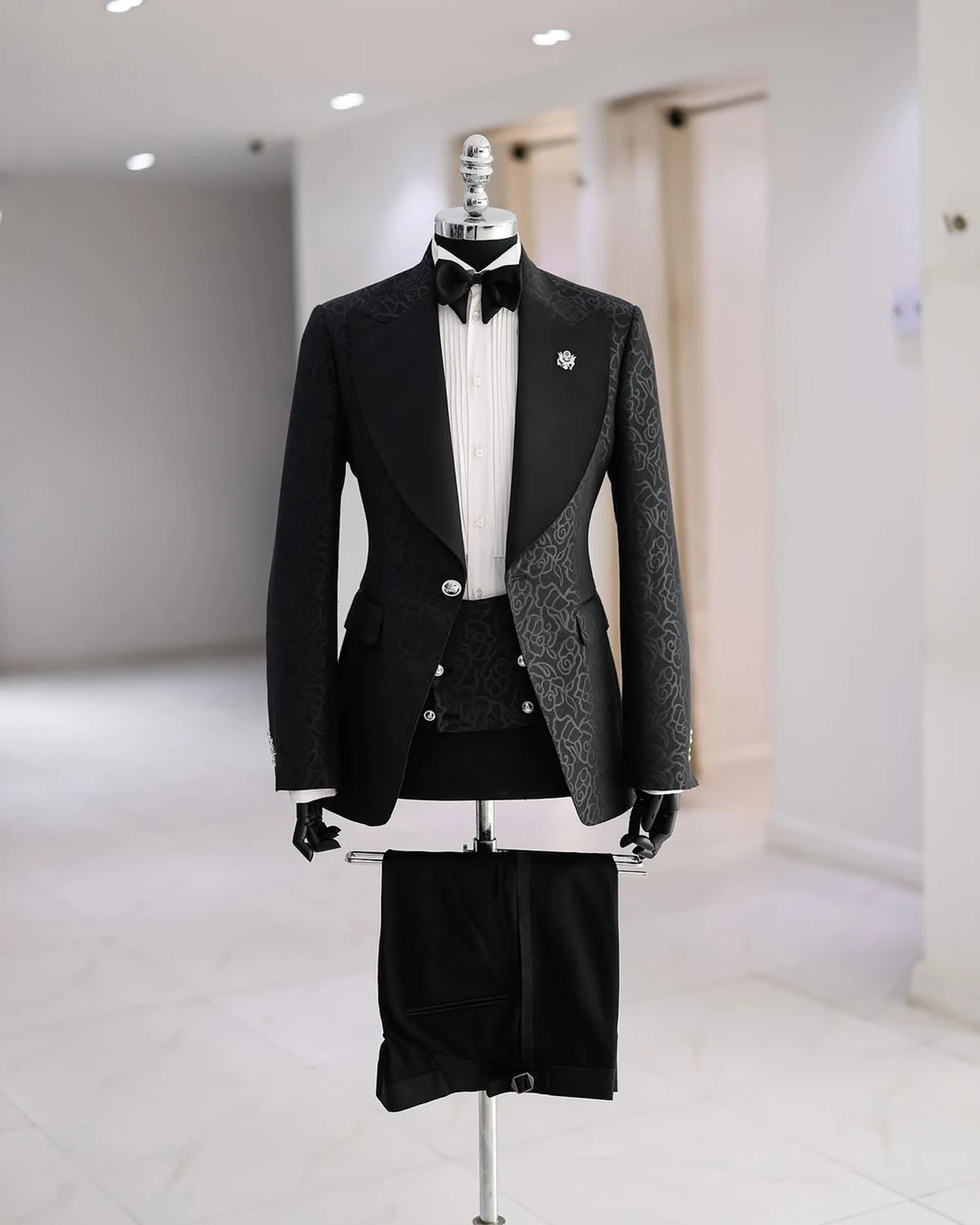 Handsome Men Suits Tailor-Made 2 Pieces Peaked Lapel Jacket Jacquard Blazer One Button Groom Customized Coat Pants