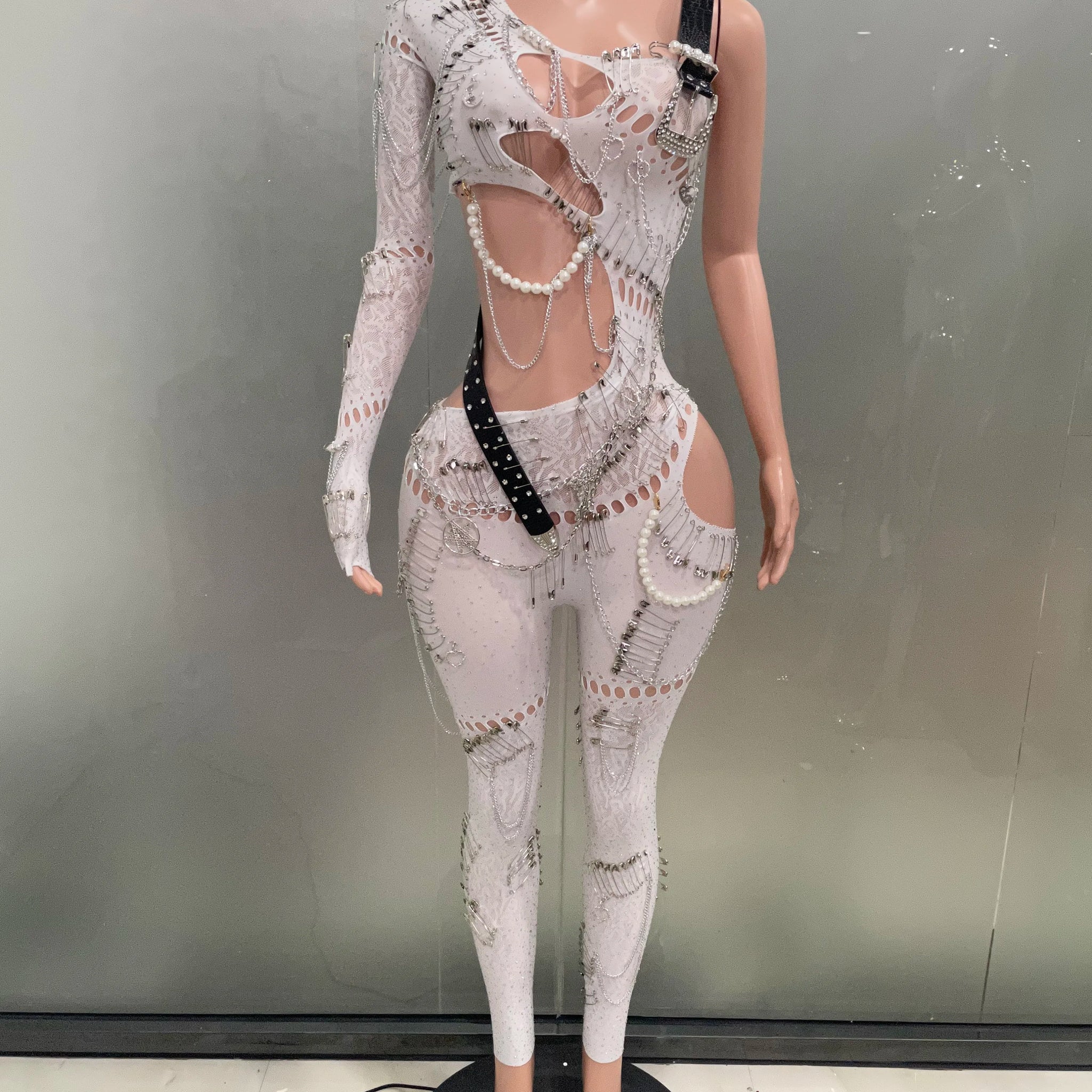 Sexy Shining Pearl Chain One Shoulder Hollow Out Jumpsuit New Women Birthday Party Nightclub Singer Performance Stage Wear