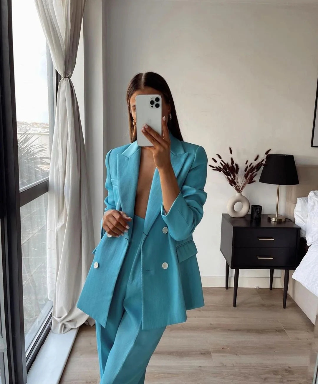 Costume 2 pièces bleu sexy avec blazer et pantalon, sur mesure, à revers pointus, croisé, col en V profond, paillettes