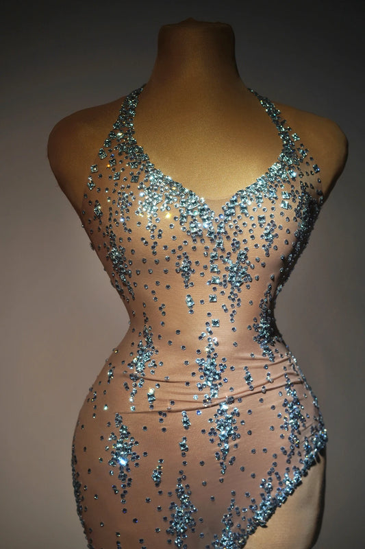 Chic Crystal Embellished Halter Neck Evening Gown for Glamorous Parties and Prom Nights