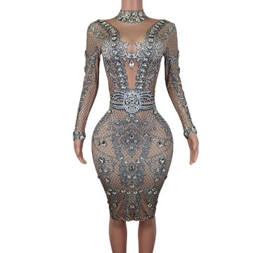 Elegante vestido de manga larga con espalda descubierta y adornos de diamantes de imitación plateados: perfecto para bailes, celebraciones y eventos nocturnos. 