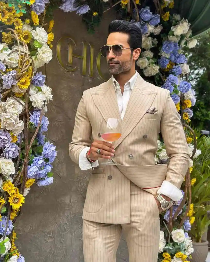 Classic Pinstriped Men Wedding Suits Peaked Lapel Tuxedos Double Breasted Groom Wear 2 Pcs Jacket Pants Evening Party Customized