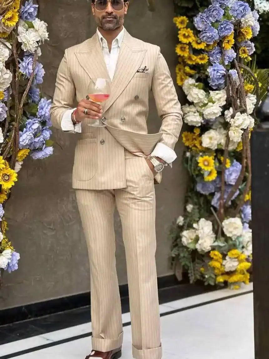 Classic Pinstriped Men Wedding Suits Peaked Lapel Tuxedos Double Breasted Groom Wear 2 Pcs Jacket Pants Evening Party Customized