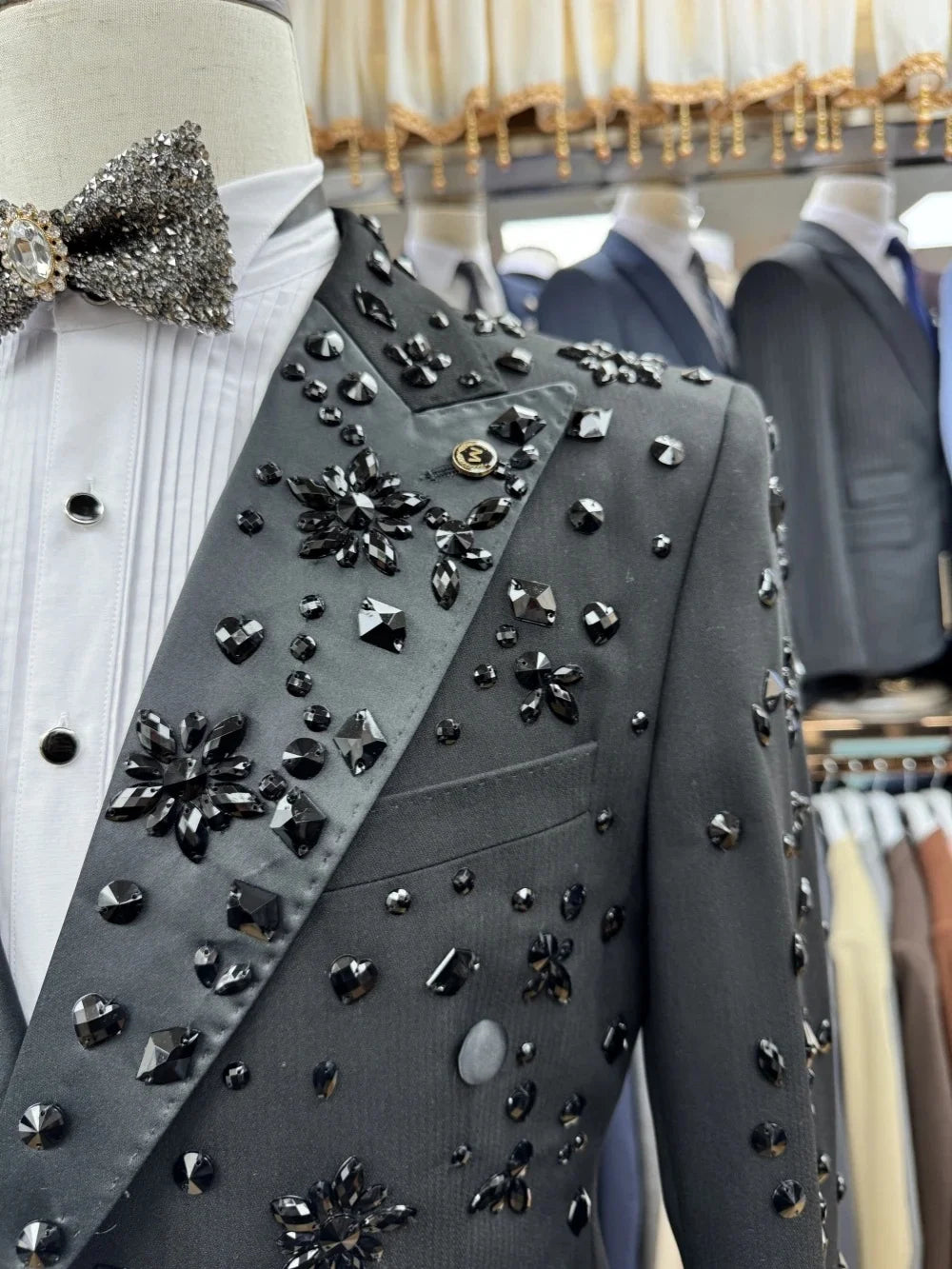 Stylish Men's Suit Peaked Lapel Blazer 2 Pieces Set Coat Crystal Prom Formal Occasion Double Breasted Customized Jacket Pants