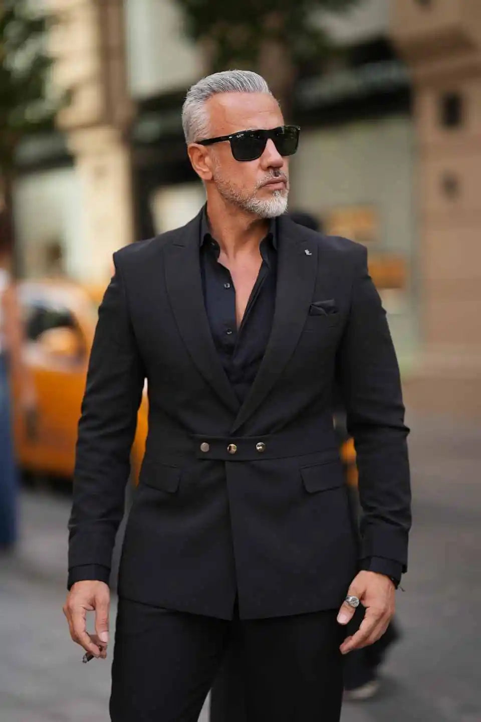 Classic Fit Man Tuxedos Peaked Lapel Long Sleeve Wedding Suit Formal 2 Pcs Jacket Pants Evening Groom Party Outfits Customized