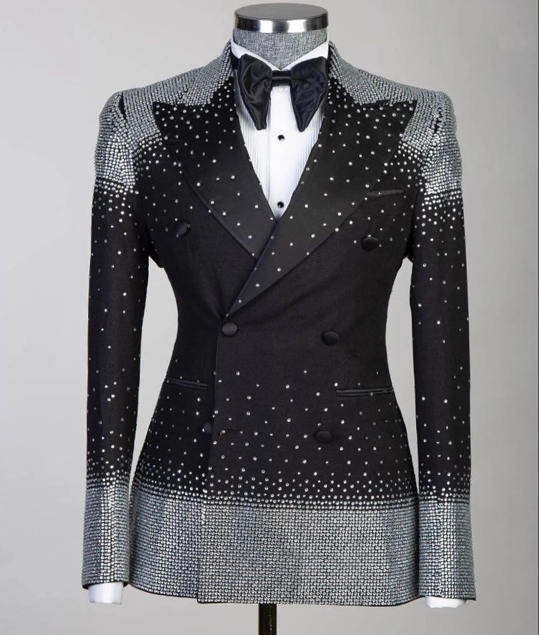 Elegante traje de novio negro y plateado para hombre: blazer cruzado brillante con adornos de cristal, perfecto para bodas y eventos formales, tallas grandes a medida disponibles.