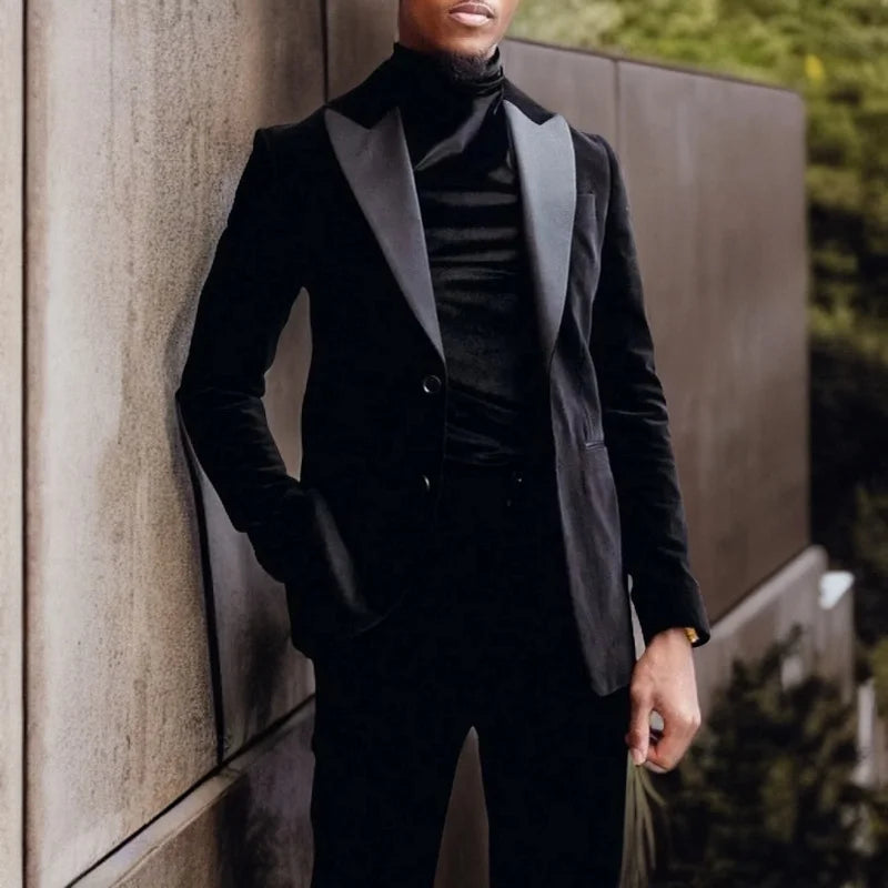 Traje de hombre de terciopelo negro con solapa de pico, corte entallado, esmoquin de boda, conjunto de 2 piezas para padrinos de boda, chaqueta y pantalones formales, atuendo de moda para graduación