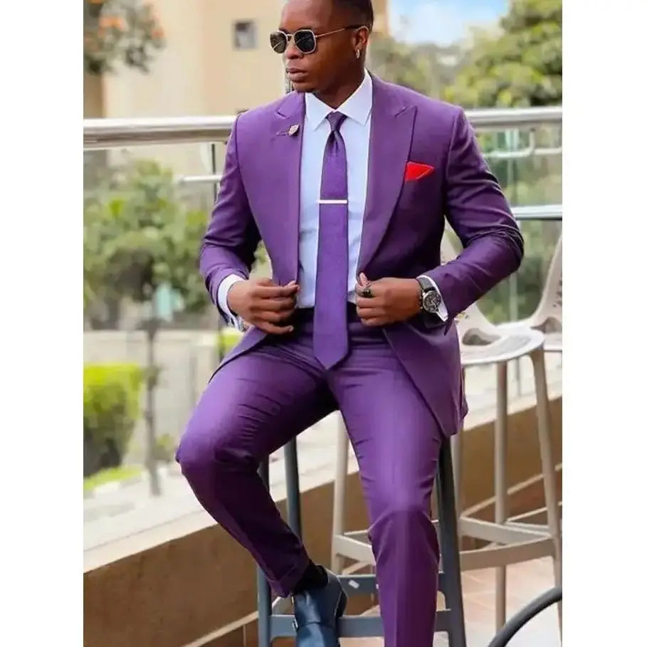 Traje de hombre de dos piezas (chaqueta + pantalón), elegante, de alta calidad, con solapa y botonadura sencilla.