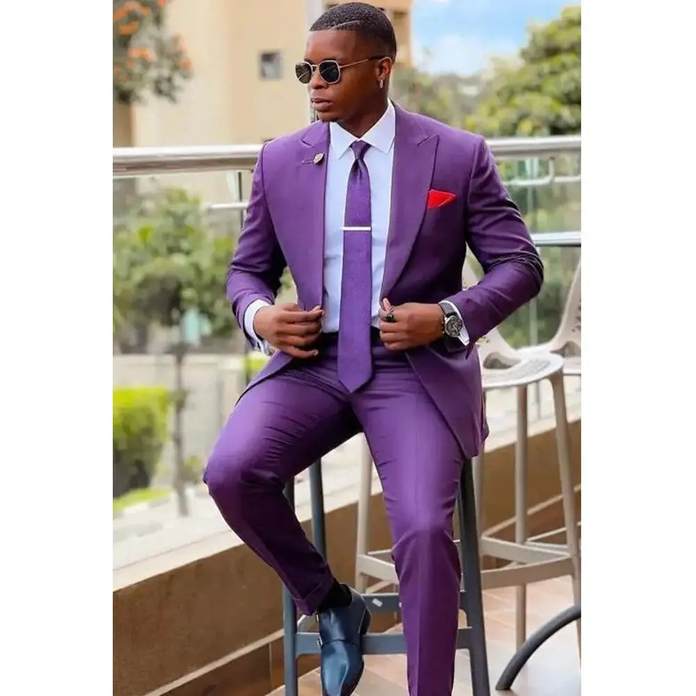 Traje de hombre de dos piezas (chaqueta + pantalón), elegante, de alta calidad, con solapa y botonadura sencilla.