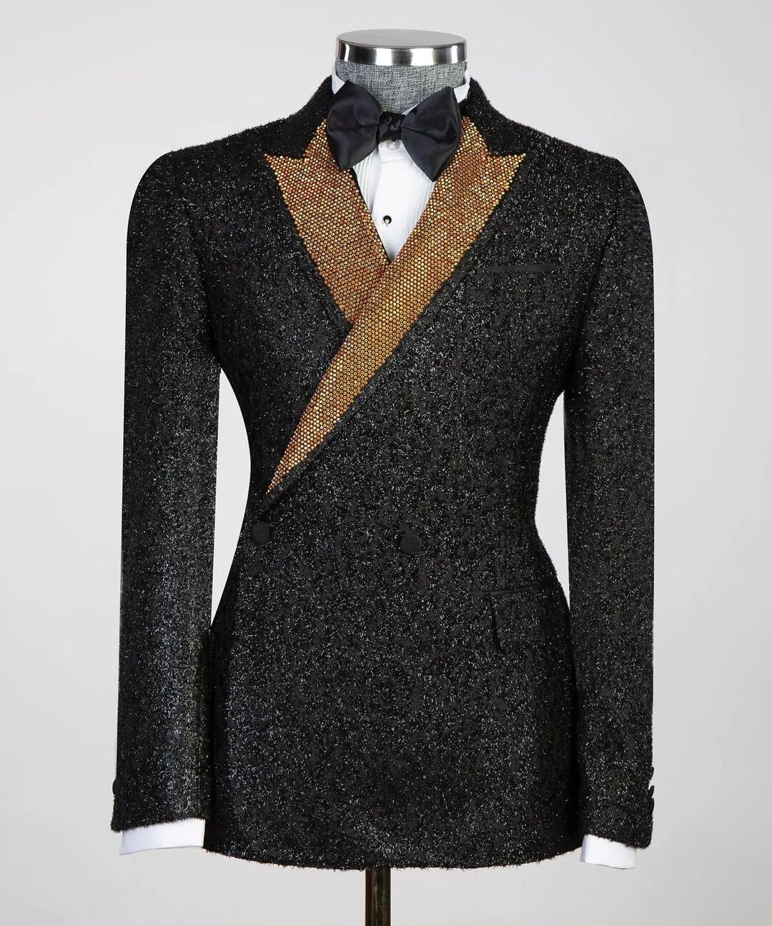 Chaqueta de hombre con lentejuelas brillantes, corte entallado, botonadura sencilla, solapas de pico, esmoquin de boda con cinturón y pantalones negros. 
