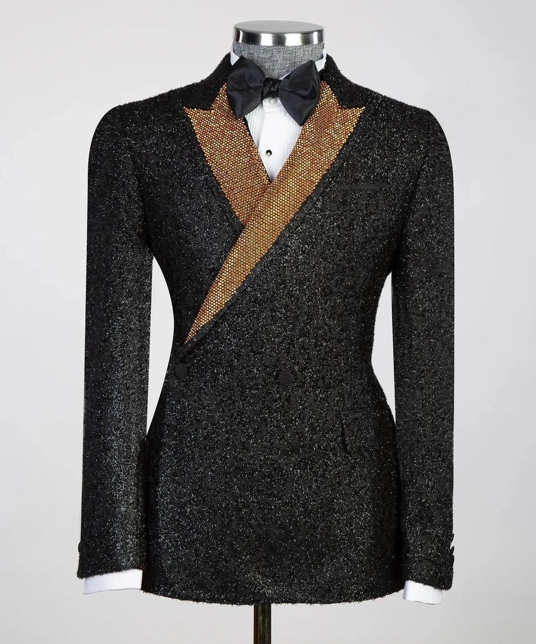 Chaqueta de hombre con lentejuelas brillantes, corte entallado, botonadura sencilla, solapas de pico, esmoquin de boda con cinturón y pantalones negros. 