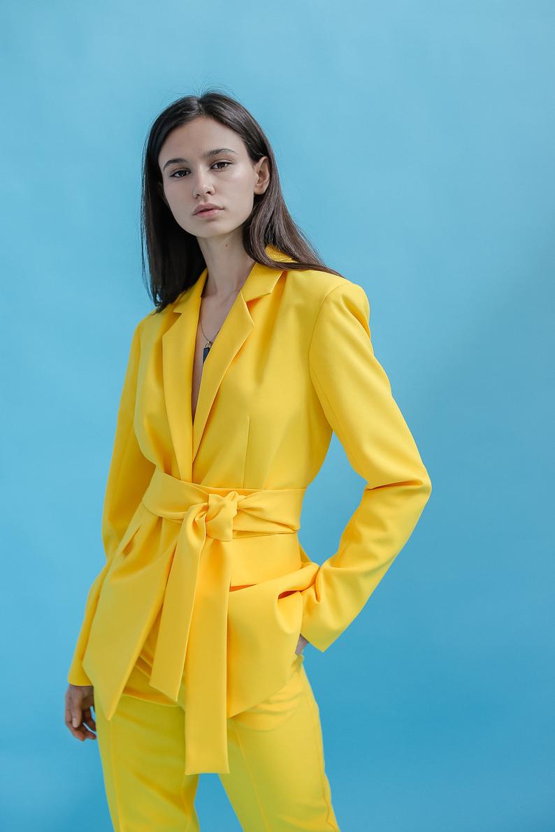 Traje de pantalón amarillo para madre de la novia, para mujer, de manga larga, formal, de negocios, con blazer y cinturón, 2 piezas 