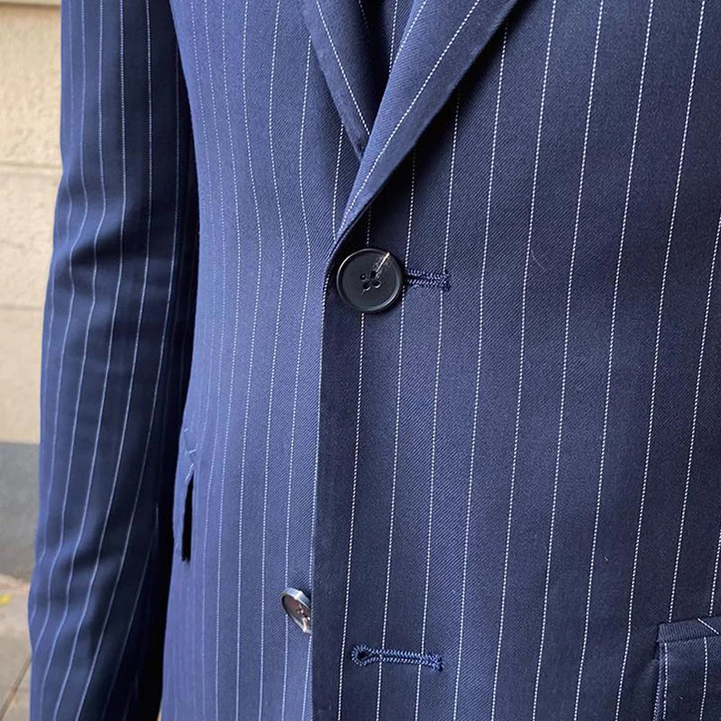 Traje de tres piezas a rayas azul marino para hombre, elegante esmoquin de boda con pantalones y chaquetas de alta calidad, perfecto para ocasiones formales.