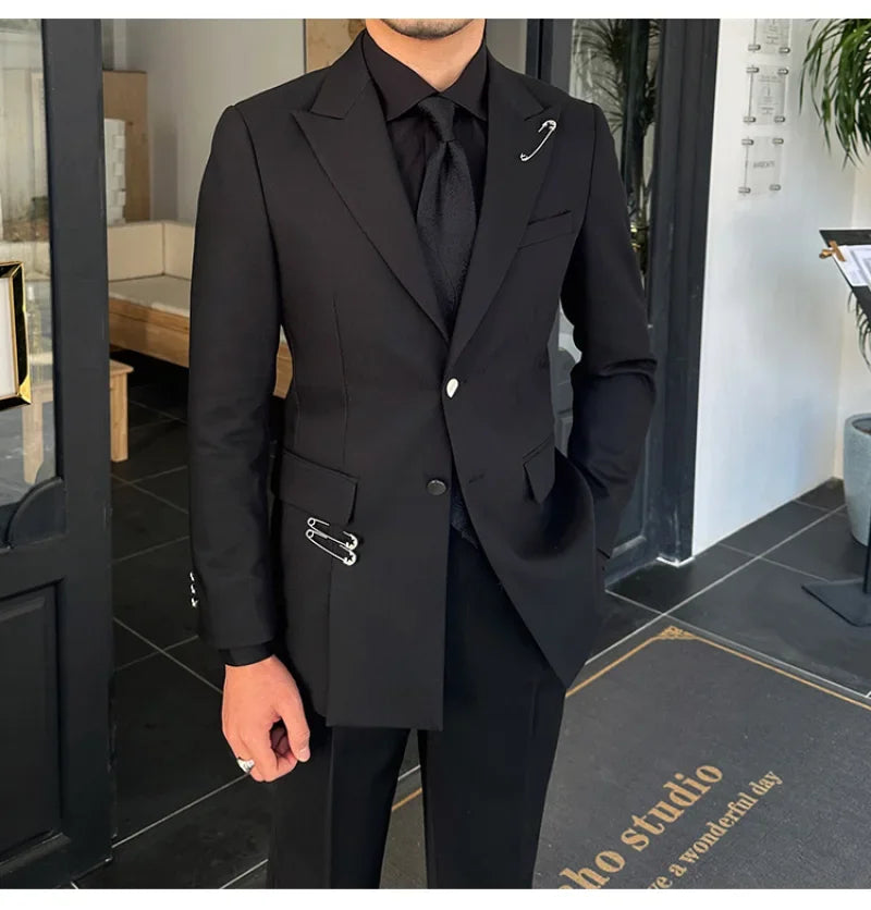 Blazer noir à simple boutonnage pour homme avec détails en épingle à nourrice