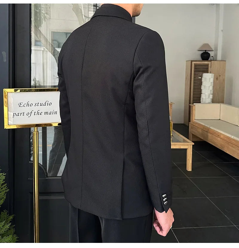Blazer noir à simple boutonnage pour homme avec détails en épingle à nourrice
