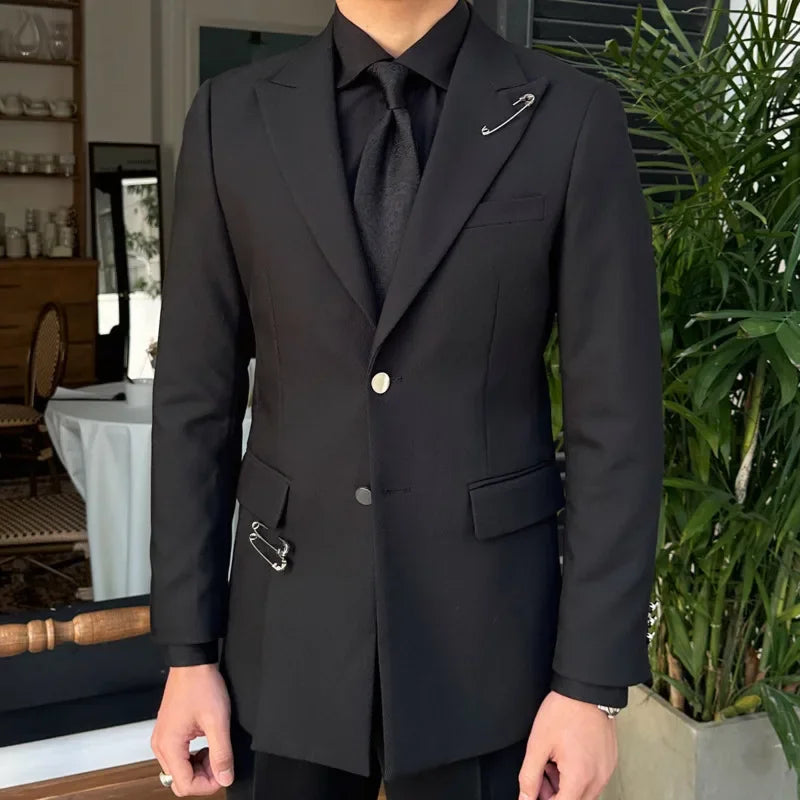 Blazer noir à simple boutonnage pour homme avec détails en épingle à nourrice