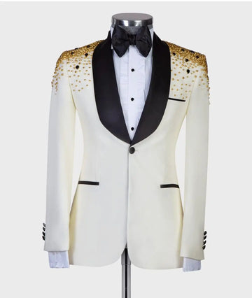 Chaqueta blanca de hombre con solapa negra y adornos dorados 
