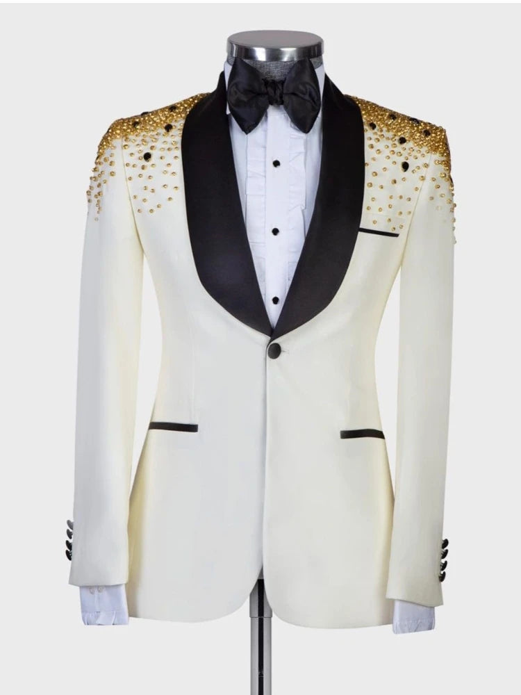Veste blanche pour homme avec revers noir et ornements dorés 