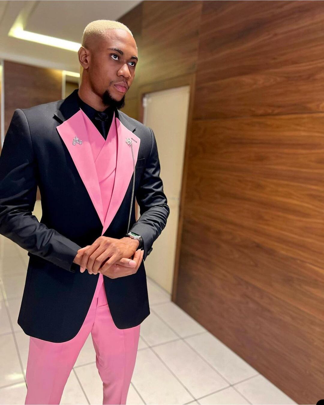 Traje negro único para hombre, de un botón, hecho a medida, de tres piezas, chaqueta, chaleco, pantalones, diseño de novio, para ocasiones formales o fiestas. 