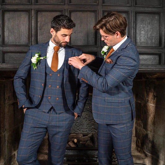 Elegante traje vintage a cuadros de tres piezas para hombre: esmoquin entallado con solapa de muesca para bodas y eventos empresariales, confección a medida.