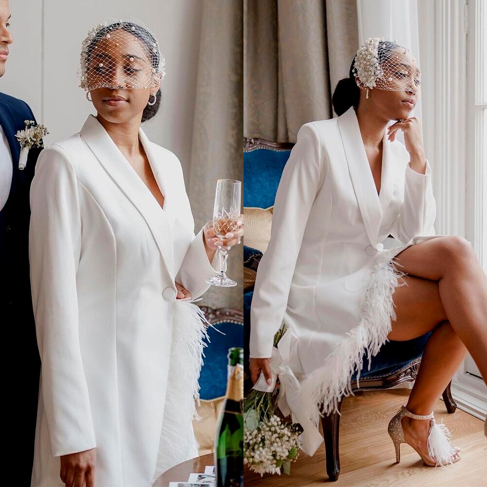 Costume de mariage blanc à plumes, blazer à manches longues et col en V, tenue de soirée avec une veste 