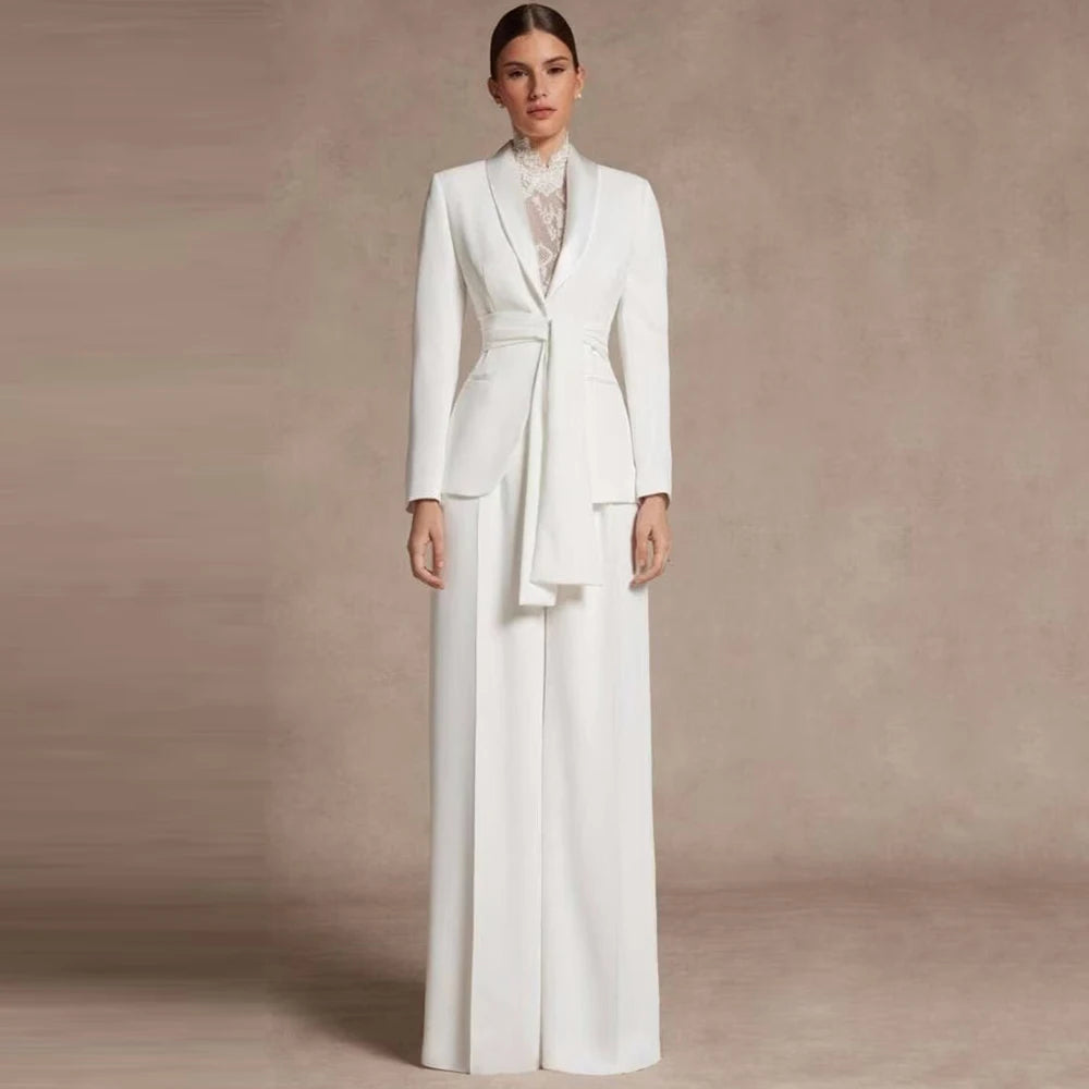 Ensemble élégant 2 pièces en coton blanc pour femme avec revers châle et pantalon taille haute ceinturé – Idéal pour les demoiselles d'honneur, les cocktails et les bals de fin d'année