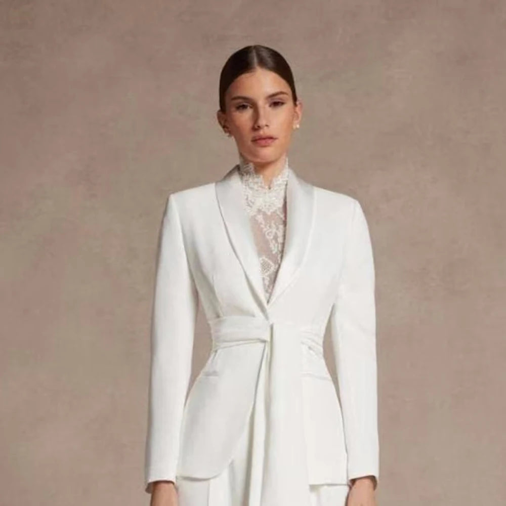 Ensemble élégant 2 pièces en coton blanc pour femme avec revers châle et pantalon taille haute ceinturé – Idéal pour les demoiselles d'honneur, les cocktails et les bals de fin d'année