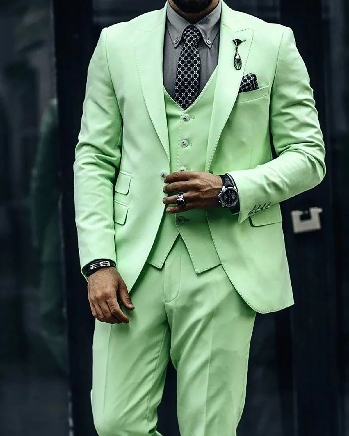 Young Men's Suits Tailored 3 Pieces Solid Color Blazer Single Breasted Peaked Lapel Pockets Plus Size Custom Made