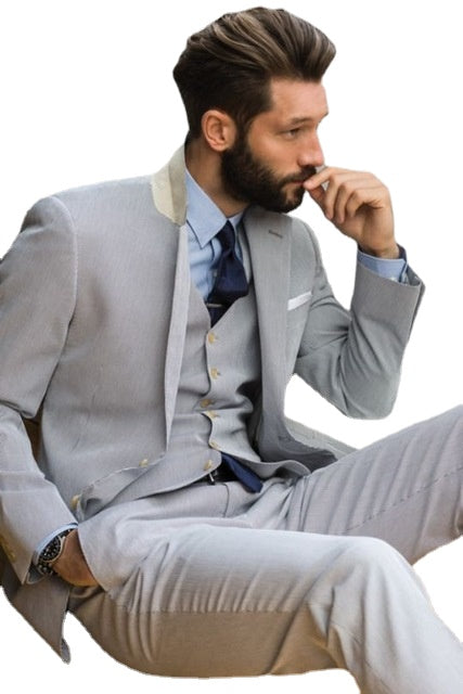 Trajes de hombre gris claro con solapa de muesca y dos botones, esmoquin ajustado a medida (chaqueta, pantalón y chaleco) 