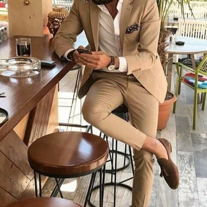 Trajes de lujo para hombre, color marfil claro, 2 piezas, corte entallado, trajes formales de moda, trajes de novio para boda, trajes de fiesta, trajes a medida 