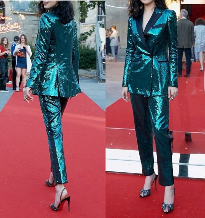 Traje de pantalón con lentejuelas verdes, chaqueta y pantalón de diseñador para mujer, corte ajustado y brillante.