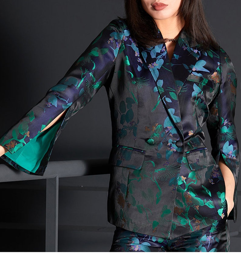 Women Floral Embroidery Suit Set Subtle Pattern Deluxe Designer Suit Jacket & Pants