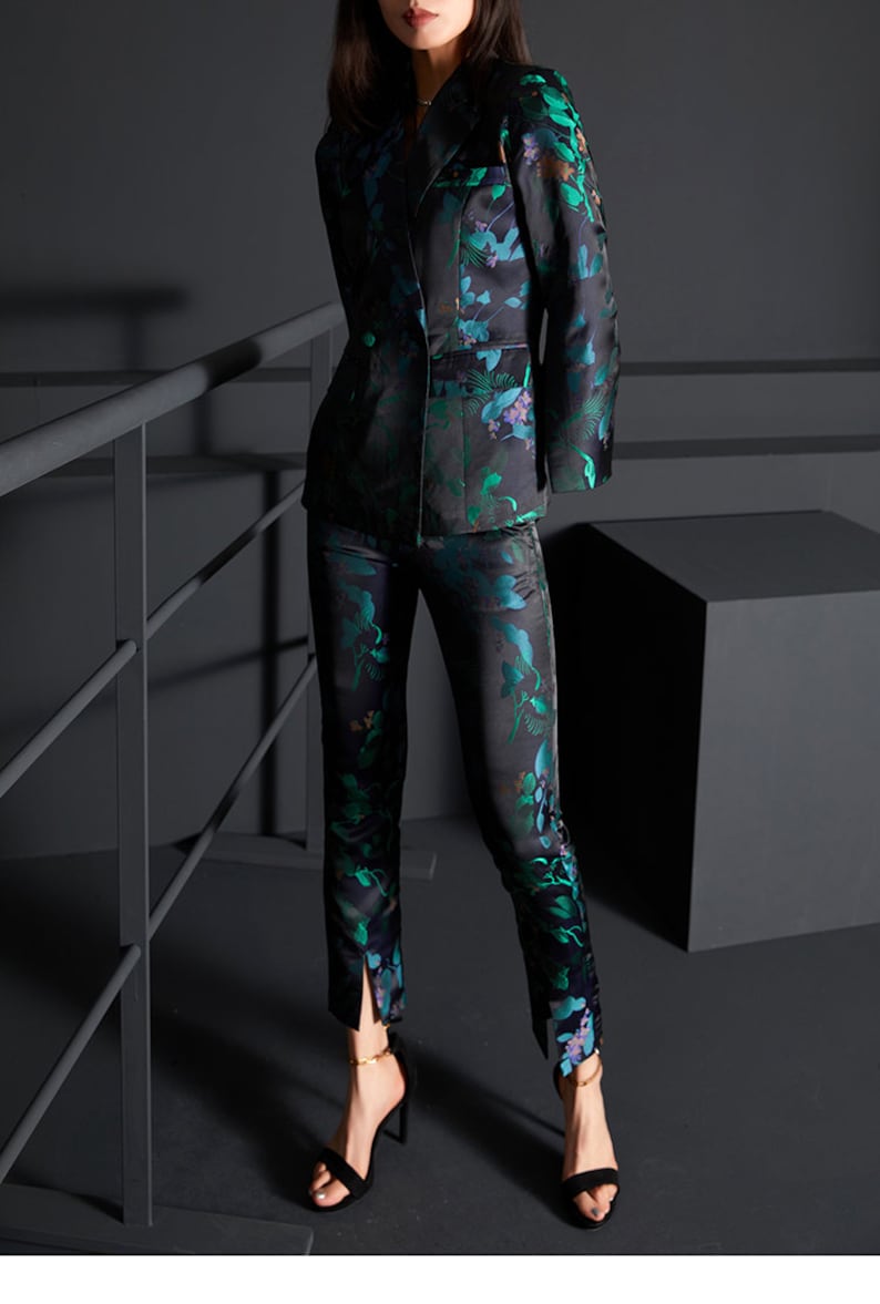 Women Floral Embroidery Suit Set Subtle Pattern Deluxe Designer Suit Jacket & Pants