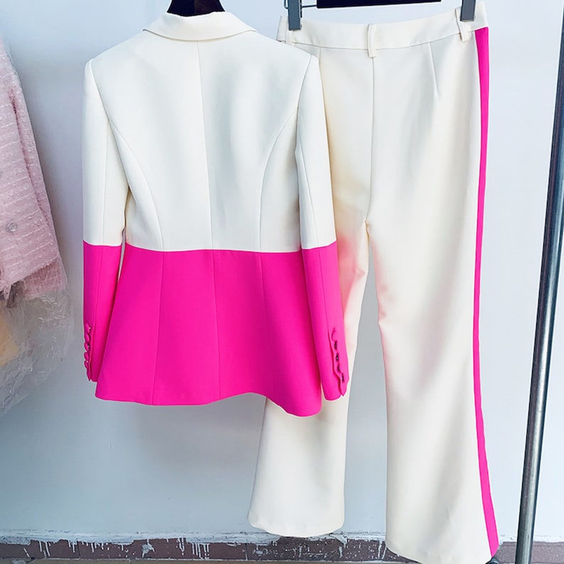 Conjunto de blazer ajustado rosa intenso beige claro con bloques de color para mujer + pantalón acampanado entallado de tiro medio alto, traje de oficina, traje formal a juego. 