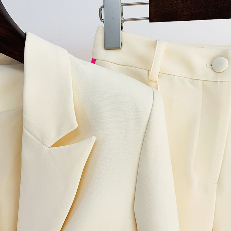 Conjunto de blazer ajustado rosa intenso beige claro con bloques de color para mujer + pantalón acampanado entallado de tiro medio alto, traje de oficina, traje formal a juego. 